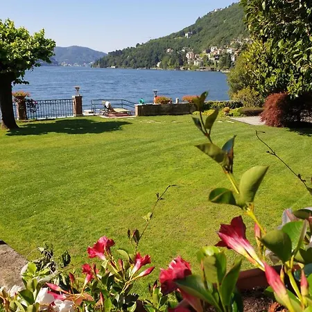 Bed & Breakfast Private Lakeside Luxury Villa Moltrasio