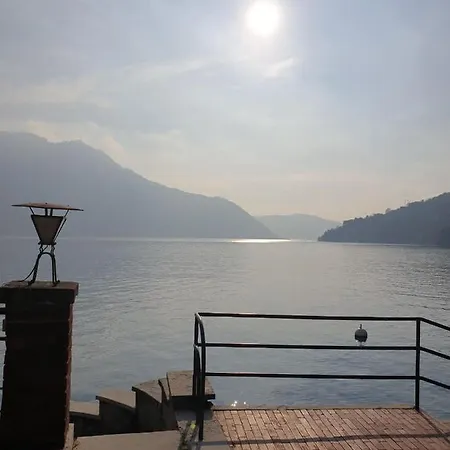Alojamento de Acomodação e Pequeno-almoço Private Lakeside Luxury Villa